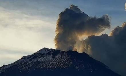 Explosión del Popocatépetl ilumina la madrugada; continúa en Amarillo Fase 2
