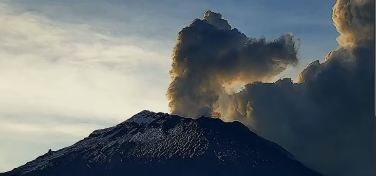 Explosión del Popocatépetl ilumina la madrugada; continúa en Amarillo Fase 2