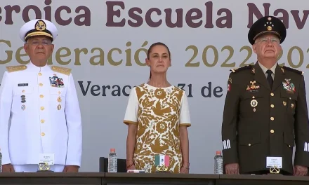 Presidenta encabeza graduación de cadetes de la Heroica Escuela Naval Militar