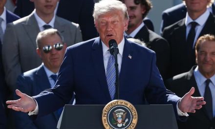 Estados Unidos impone aranceles de entre el 10 y el 12.5 a 60 países