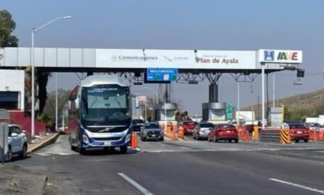 Largas filas en caseta Plan de Ayala afectan turismo y economía