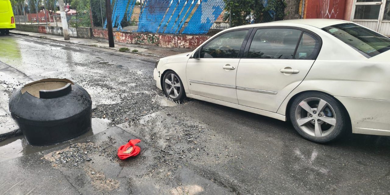Aparece bache en el centro de Saltillo