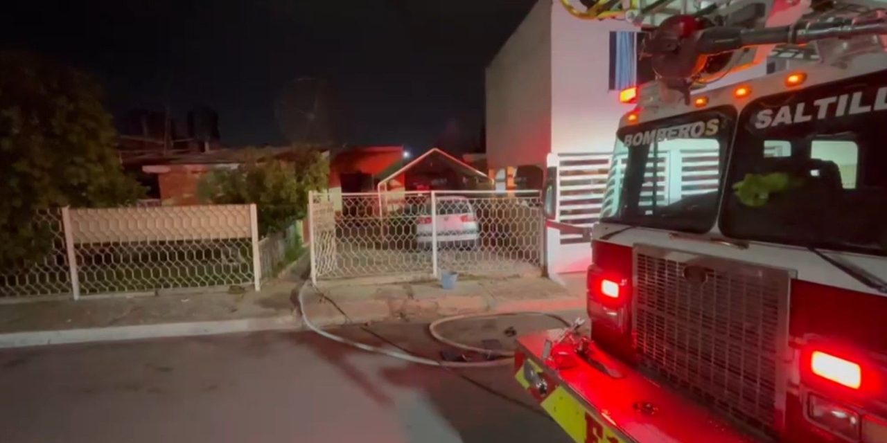 Celular explota mientras cargaba provoca incendio en habitación