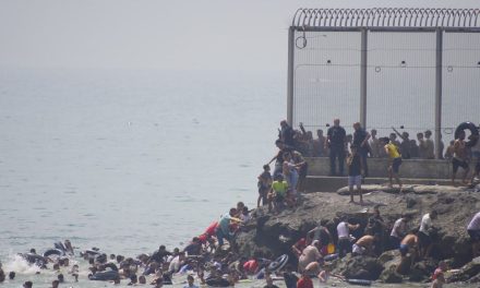 Cruzan miles de migrantes a España y piden declarar ‘emergencia nacional’