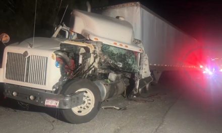 Choque por alcance entre tractocamiones  deja un lesionado en la carretera 57