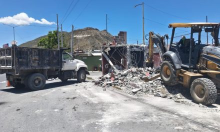 Inician demolición de antiguas casetas policiacas abandonadas en Saltillo