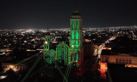 Deslumbra el videomapping Saltillo 449 en la Catedral de Santiago