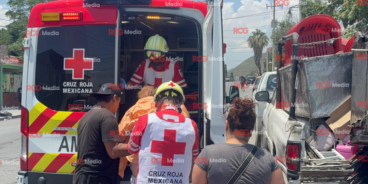 Hombre termina lesionado tras caerle un piso encima