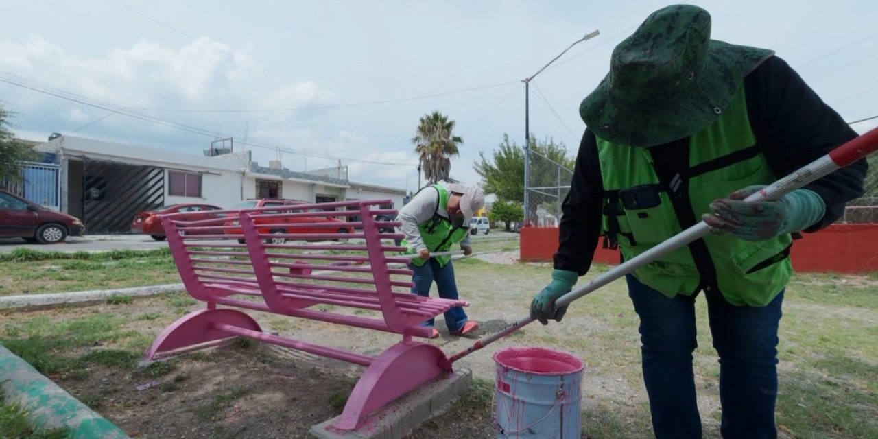 Embellece el alcalde Javier Díaz plaza pública en la colonia Amistad