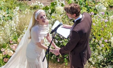 Contrae matrimonio la actriz Emma Roberts con Cody John en una íntima ceremonia en las montañas de Idaho