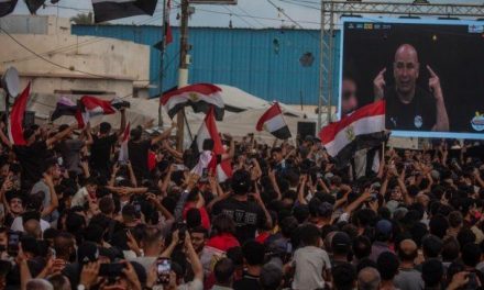 Entre las ruinas y la pasión mundialista: Fanáticos en Gaza se reúnen para ver el dramático Argentina vs. Egipto