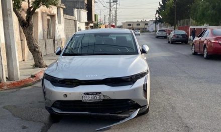 Se pasan el alto y terminan hospitalizadas en Ramos Arizpe