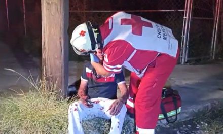 Golpean a conductor tras accidente en Saltillo