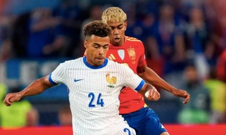 Francia se prepara para el choque de semifinales contra España