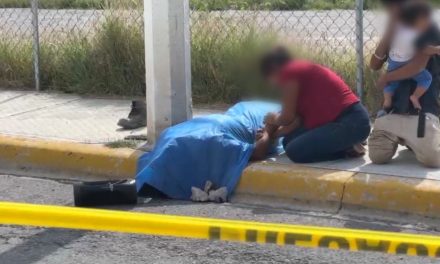 Motociclista muere tras perder el control e impactarse contra un poste al norte de Saltillo