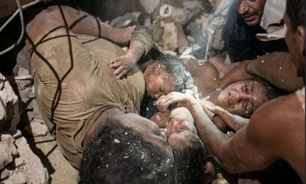 Rescatan a mujer y sus tres hijos en Venezuela, los mantuvo con vida con leche materna