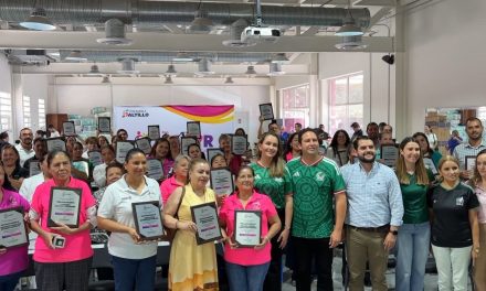 Reconocen trayectoria de trabajadores del DIF