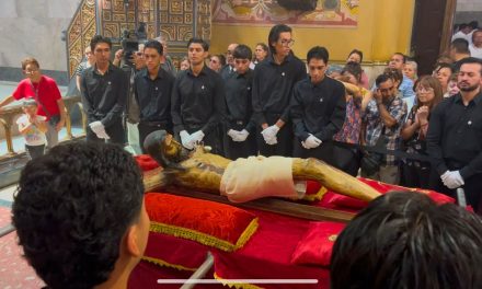 Desciende el Santo Cristo de la Capilla