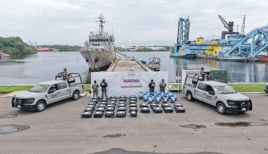 Semar asegura más de una tonelada de presunta cocaína en el Pacífico