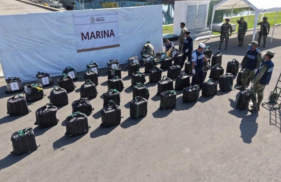 Marina asegura 1.5 toneladas de cocaína frente a costas de Chiapas; hay cinco detenidos