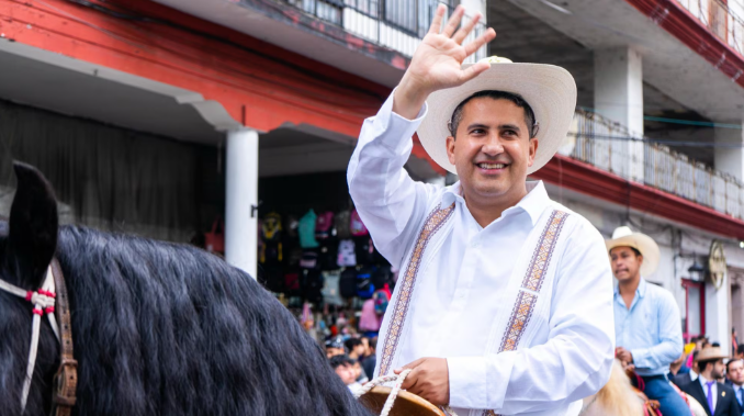 Fiscalía de Michoacán pide a Grecia Quiroz entregar celulares de Carlos Manzo