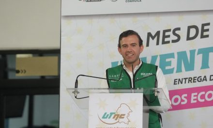 Entregan estímulos económicos del programa ‘Jóvenes Pa´delante’