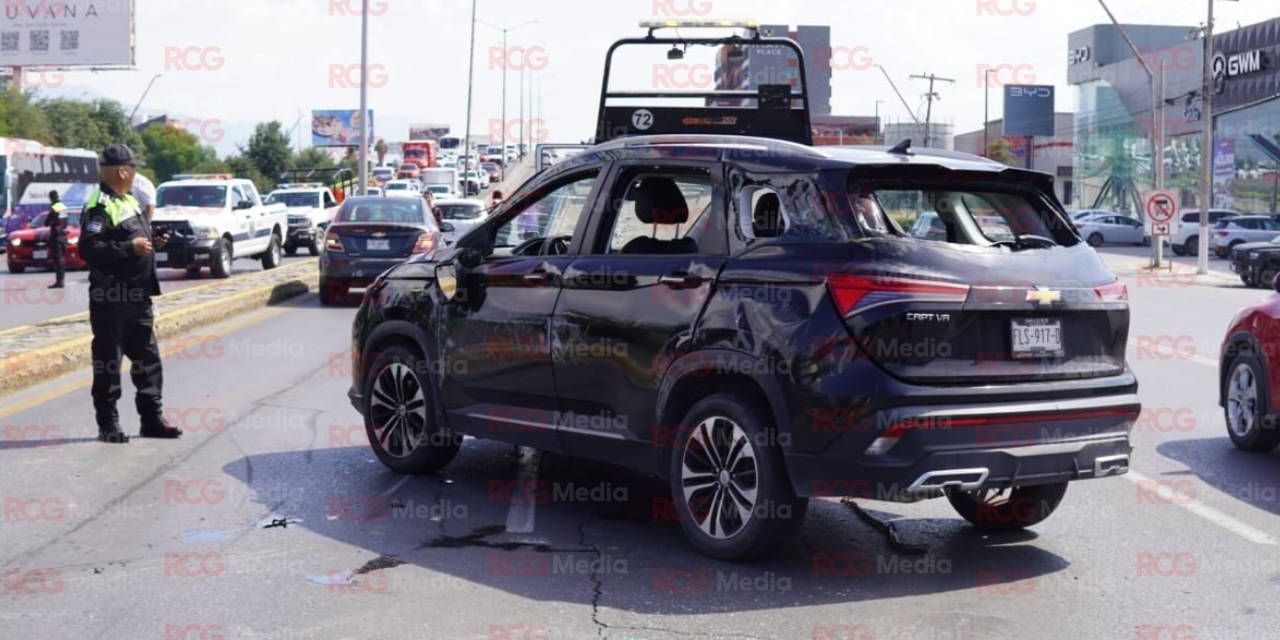Choque múltiple con volcadura causa caos vial en Venustiano Carranza