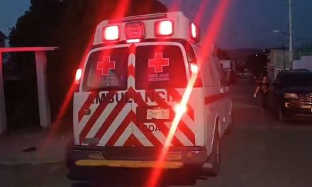 Aparatoso choque entre dos motocicletas en Parras