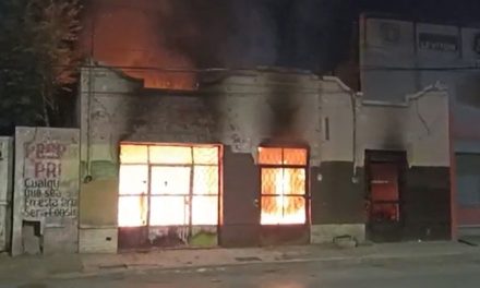 Arde casa en la zona centro de Saltillo