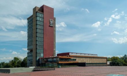 Sheinbaum pide a la UNAM ampliar espacios para recibir a más estudiantes