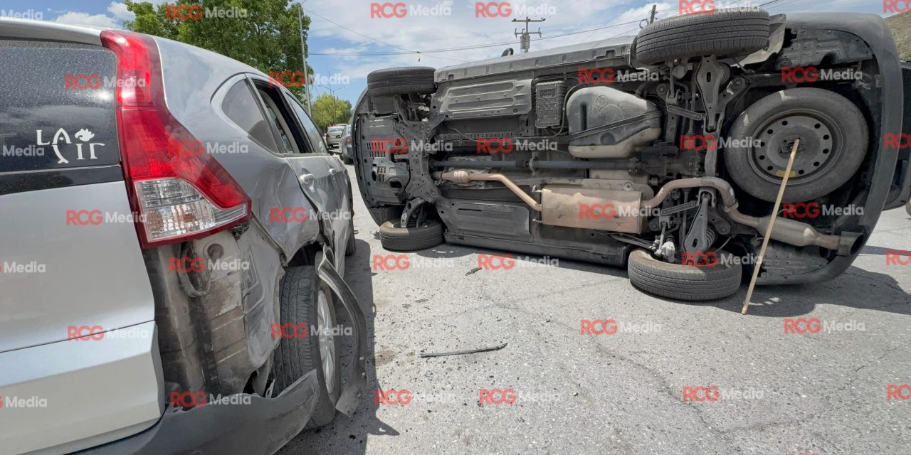 Convulsión al volante provoca volcadura en Saltillo