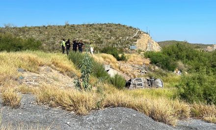 Hombre muere calcinado al sufrir una volcadura en la carretera Saltillo-Torreón