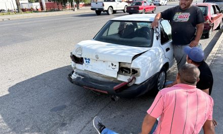 Choque múltiple provoca caos vial en el periférico LEA