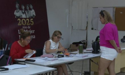 Concluye entrega de tarjetas para recibir la beca Rita Cetina