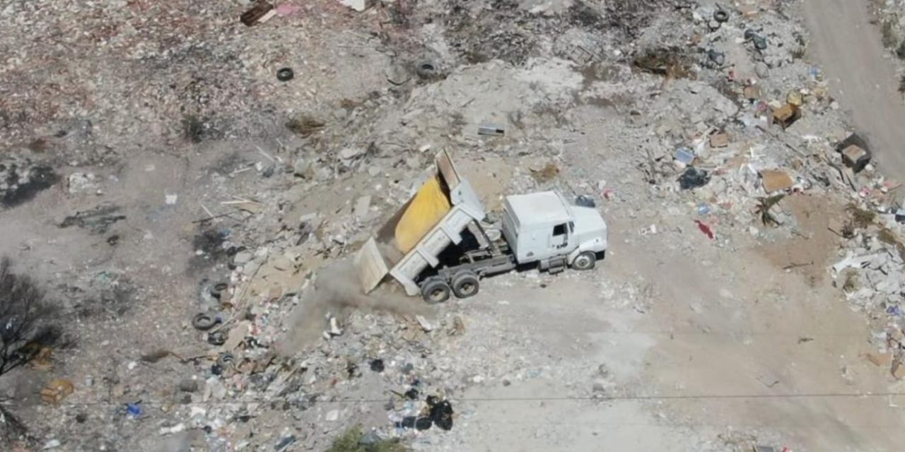 Tómala Cochino: lo detienen tirando 10 toneladas de escombro