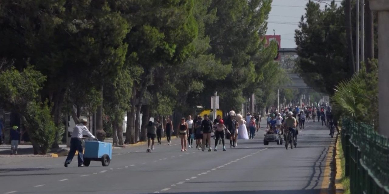 Disfrutan familias saltillenses de actividades en la Ruta Recreativa