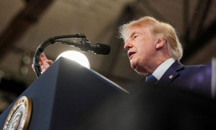 Trump amenaza con bombardear Omán si hace un acuerdo con Irán