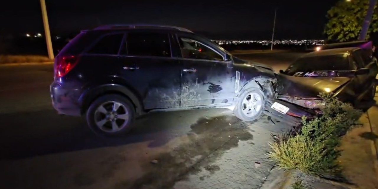 Ebrio choca contra vehículo estacionado en Mirasierra
