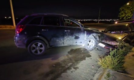 Ebrio choca contra vehículo estacionado en Mirasierra