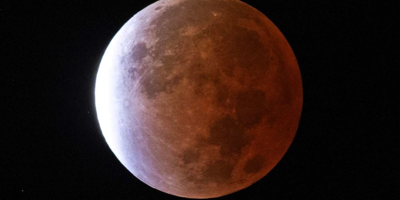 Eclipse lunar parcial en Saltillo hoy: Dónde y a qué hora ver el último fenómeno astronómico de 2026