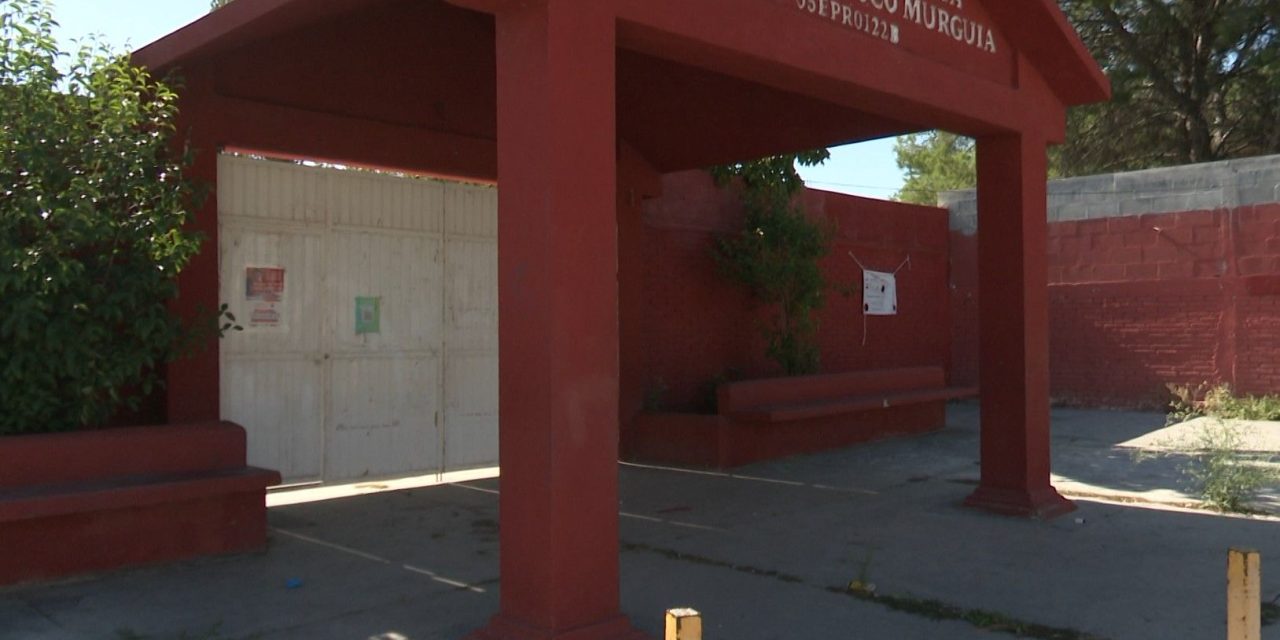 Engañaron a padres de familia con la construcción de una techumbre en primaria de Saltillo
