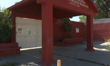 Engañaron a padres de familia con la construcción de una techumbre en primaria de Saltillo