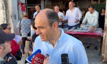 Entrega el diputado, Jericó Abramo más de 3 mil paquetes de útiles escolares