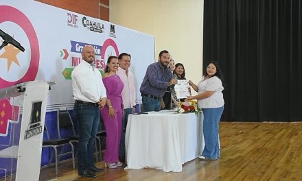 Entregan más de reconocimientos a graduadas del programa mujeres en Monclova