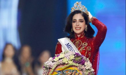 Exdirector de Miss Universo Tailandia busca orden de arresto contra Fátima Bosch