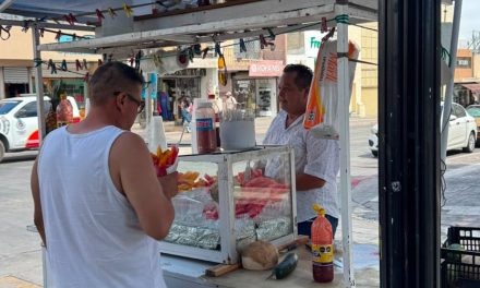 Frutero detenido por grabar mujeres en el centro de Saltillo regresó a su puesto