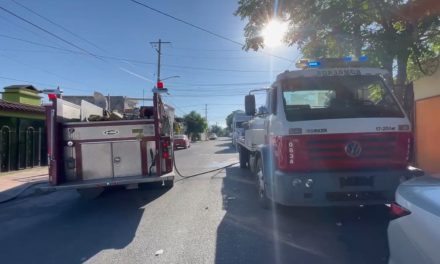 Incendio en habitación de planta alta moviliza a bomberos en Vista Hermosa