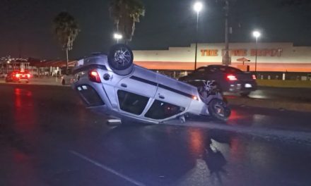 Le invaden carril y vuelca sobre Nazario