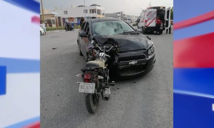 Motociclista sufre lesión en cráneo tras choque en Ramos Arizpe