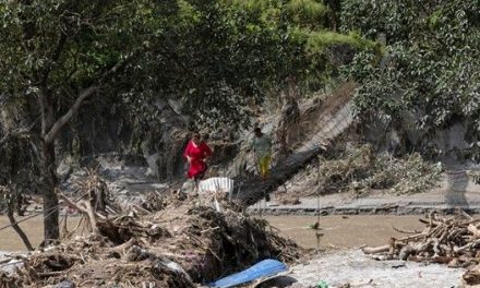 Cifra de muertos supera los 800 y hay más de 3 mil desaparecidos por la riada en la frontera entre Nepal y China
